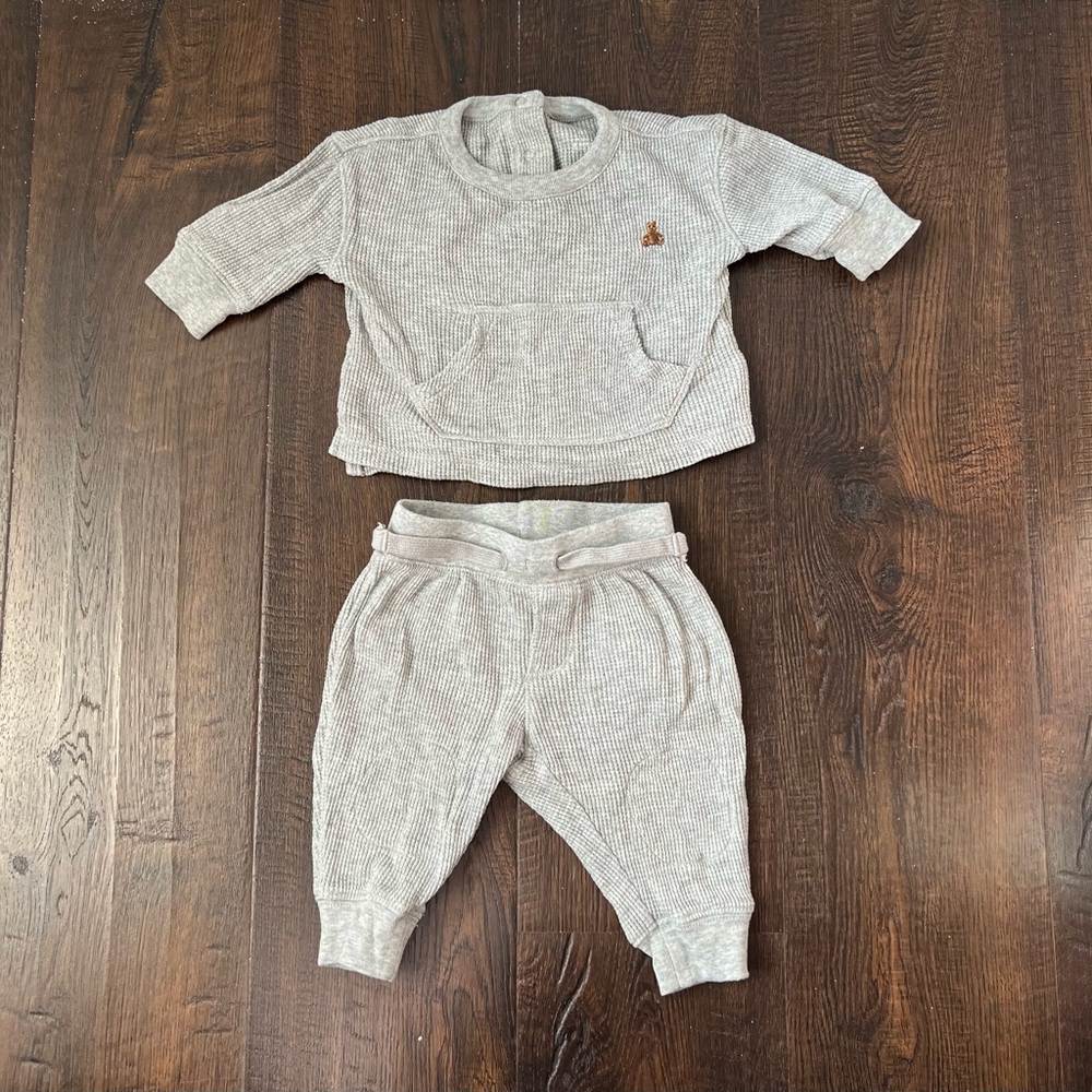 Gap grey set for 0-3 months.